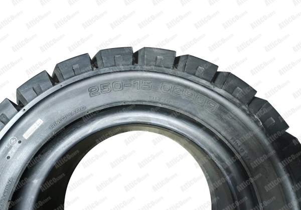 Шина цельнолитая CST 250-15 C8909